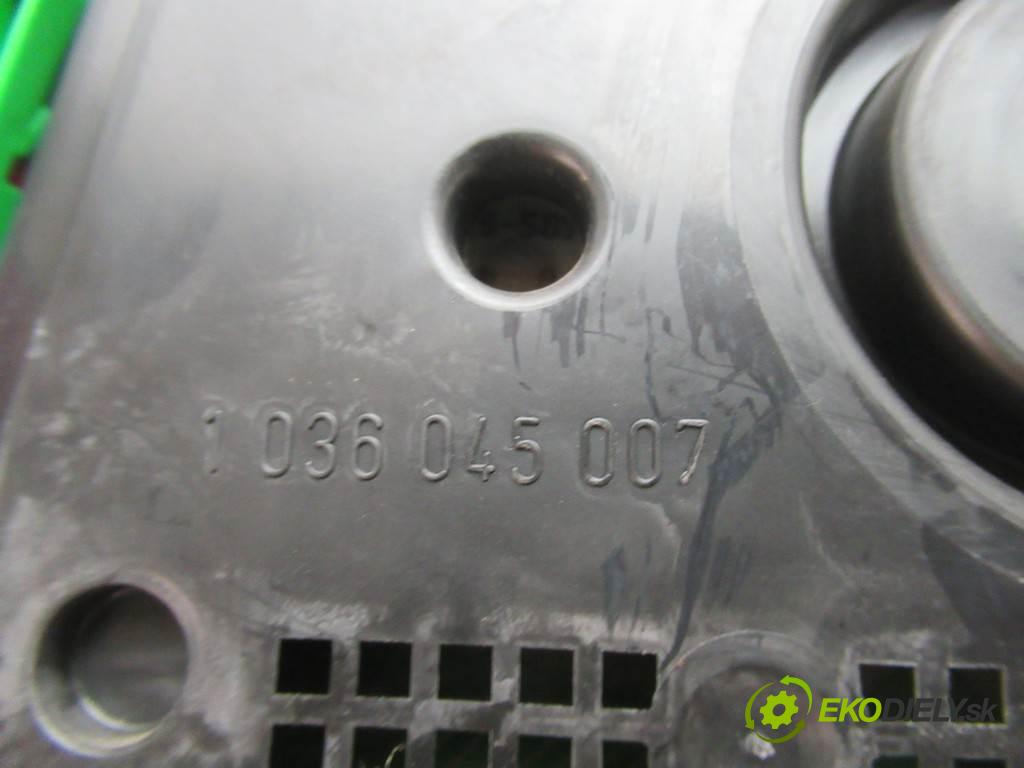 Volkswagen Golf IV  1998 81 kw HATCHBACK 5D 1.9TDI 110KM 97-03 1900 Prístrojovka 1J0919880D (Prístrojové dosky, displeje)