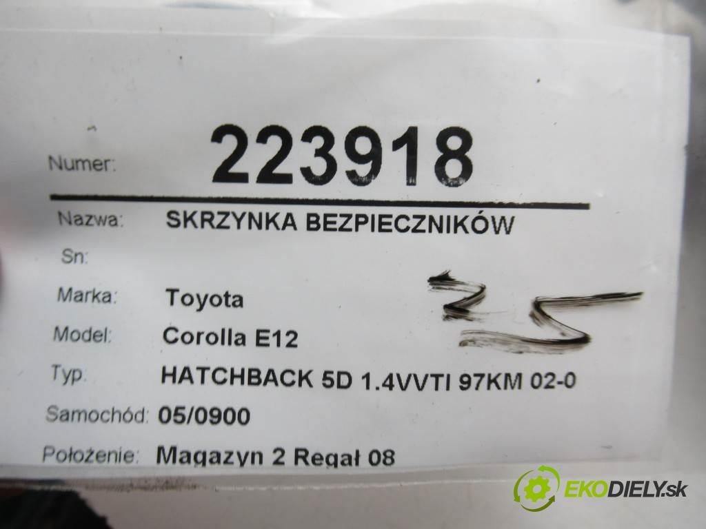 Toyota Corolla E12  2001  HATCHBACK 5D 1.4VVTI 97KM 02-07 1400 skříňka poistková 82641-02050 (Pojistkové skříňky)