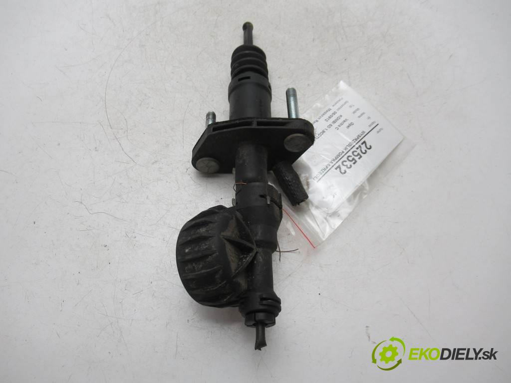 Opel Vectra C  2004 110 kw KOMBI 5D 1.9CDTI 150KM 02-08 1900 Spojkový valec pumpa spojky 24412670 (Valce a ložiská)