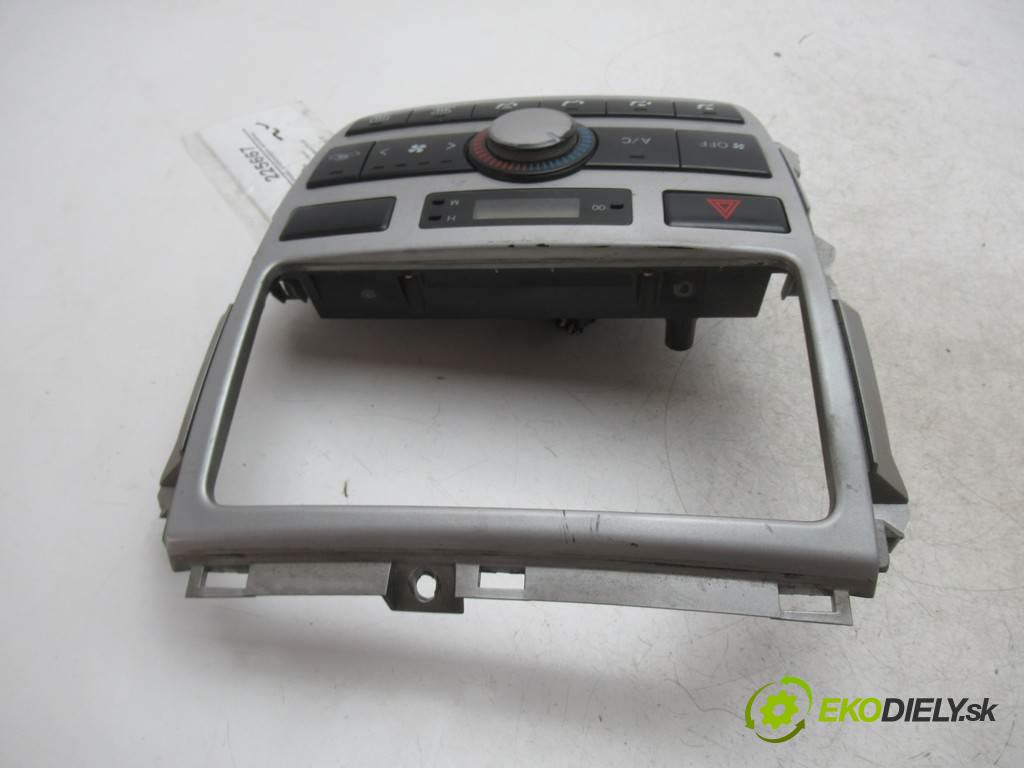 Toyota Avensis Verso  2003 85 kw 2.0D4D 116KM 01-09 2000 Panel ovládania kúrenia 55900-44270 (Prepínače, spínače, tlačidlá a ovládače kúrenia)