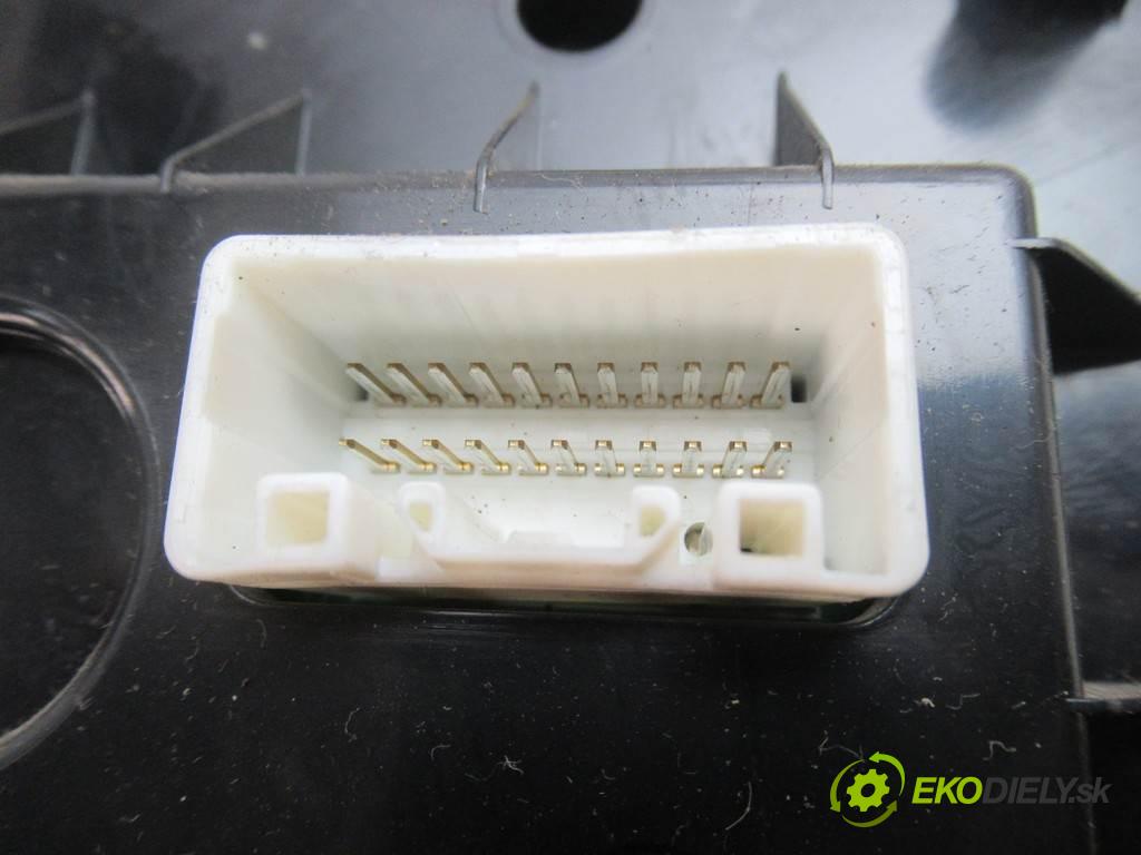 Toyota Avensis Verso  2003 85 kw 2.0D4D 116KM 01-09 2000 Panel ovládania kúrenia 55900-44270 (Prepínače, spínače, tlačidlá a ovládače kúrenia)