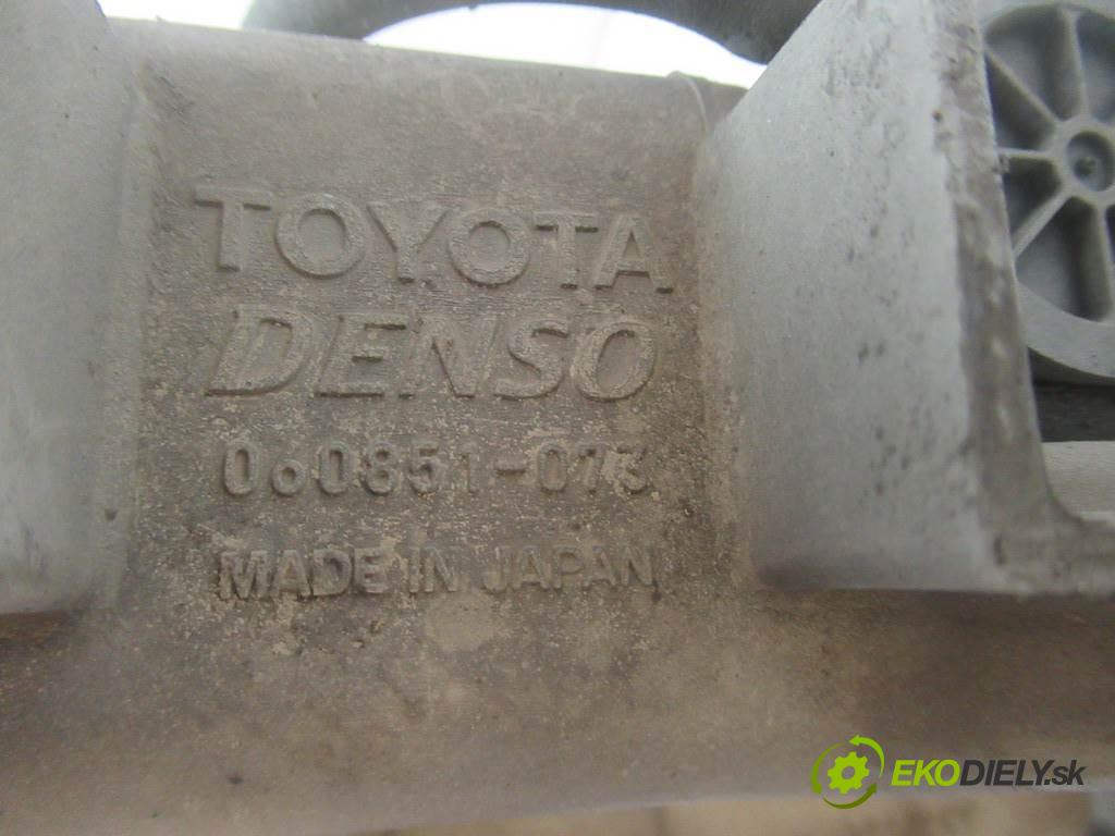 Toyota Avensis Verso  2003 85 kw 2.0D4D 116KM 01-09 2000 Nádržka ostrekovačov  (Ostatné)