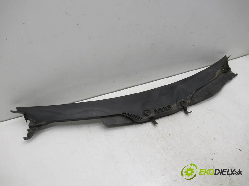 Mercedes-Benz ML II W164 LIFT  2011 201kW 3.5B 272KM 08-11 3498 Torpédo, plast pod čelné okno A1648300228 (Torpéda)