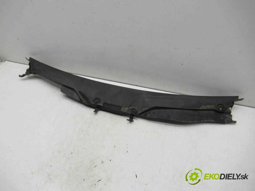 Mercedes-Benz ML II W164 LIFT  2011 201kW 3.5B 272KM 08-11 3498 Torpédo, plast pod čelné okno A1648300228 (Torpéda)