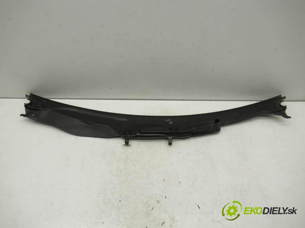 Mercedes-Benz ML II W164 LIFT  2011 201kW 3.5B 272KM 08-11 3498 Torpédo, plast pod čelné okno A1648300228 (Torpéda)