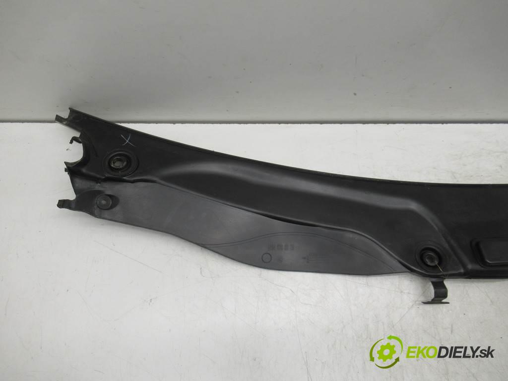 Mercedes-Benz ML II W164 LIFT  2011 201kW 3.5B 272KM 08-11 3498 Torpédo, plast pod čelné okno A1648300228 (Torpéda)