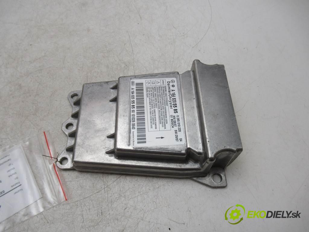Mercedes-Benz ML II W164 LIFT  2011 201kW 3.5B 272KM 08-11 3498 senzor airbag A1648205585 (Snímače)