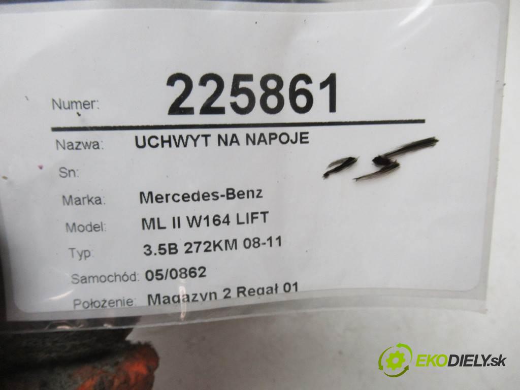 Mercedes-Benz ML II W164 LIFT  2011 201kW 3.5B 272KM 08-11 3498 Držiak na nápoje A1646800314 (Úchyty, držiaky na nápoje)