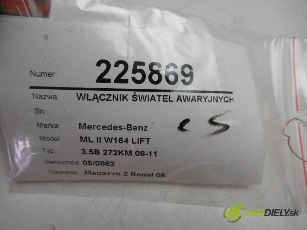 Mercedes-Benz ML II W164 LIFT  2011 201kW 3.5B 272KM 08-11 3498 Spínač svetiel výstražných (núdzových) A1648701858 (Prepínače, spínače, tlačidlá a ovládače kúrenia)
