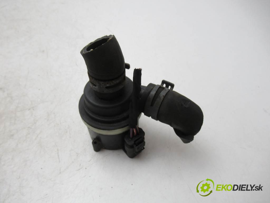 Skoda Fabia II    KOMBI 5D 1.6TDI 75KM 06-14  Pumpa vody 6R0965561A (Vodné pumpy)