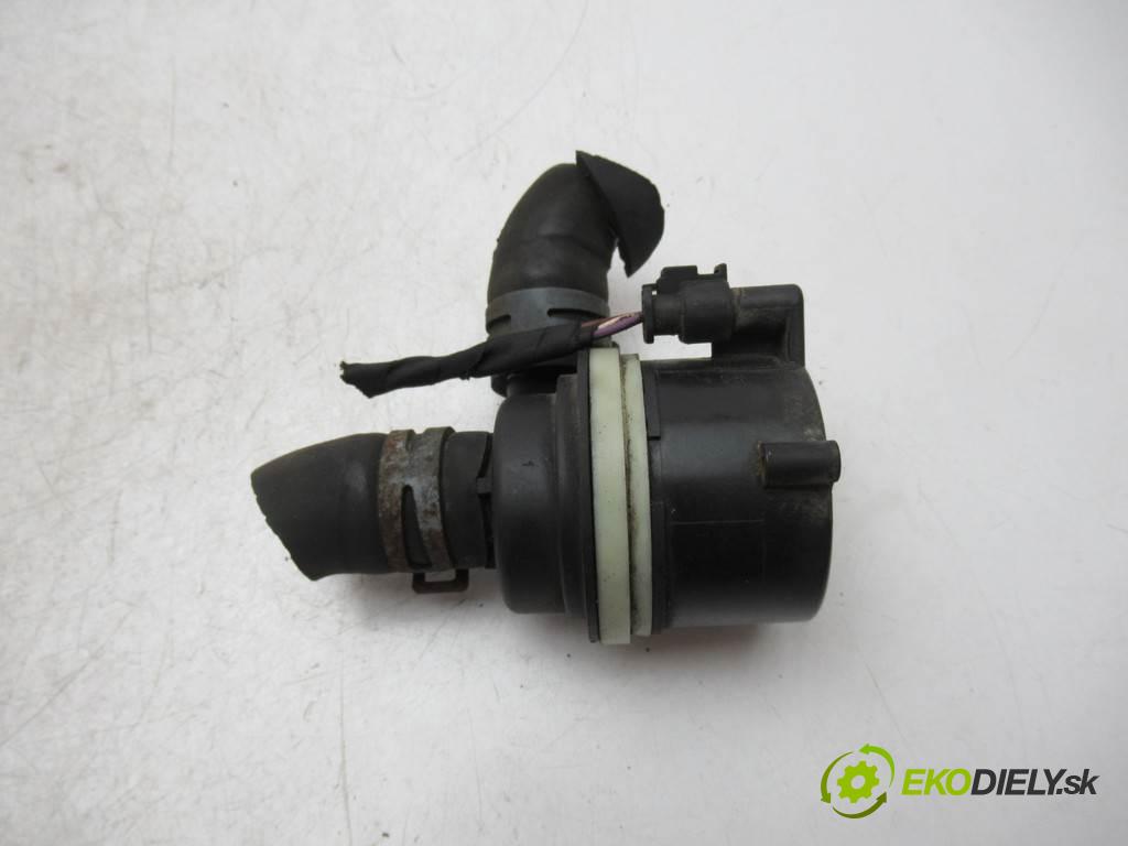 Skoda Fabia II    KOMBI 5D 1.6TDI 75KM 06-14  Pumpa vody 6R0965561A (Vodné pumpy)