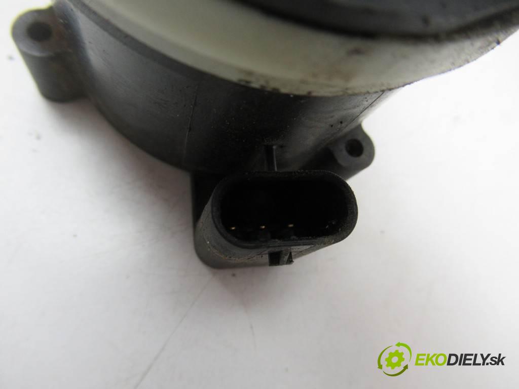 Skoda Fabia II    KOMBI 5D 1.6TDI 75KM 06-14  Pumpa vody 6R0965561A (Vodné pumpy)