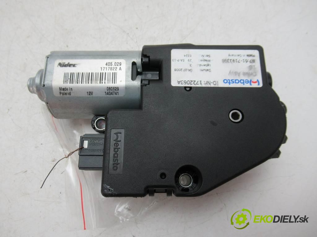 BMW F01 750i    SEDAN 4D 4.4B 408KM 08-15  Motorček strešného okna 1717822 (Motorčeky ovládania strešného okna)