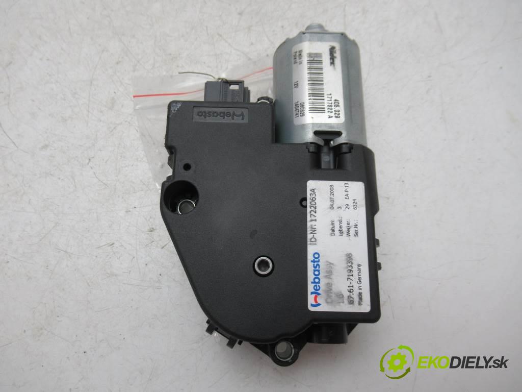 BMW F01 750i    SEDAN 4D 4.4B 408KM 08-15  Motorček strešného okna 1717822 (Motorčeky ovládania strešného okna)