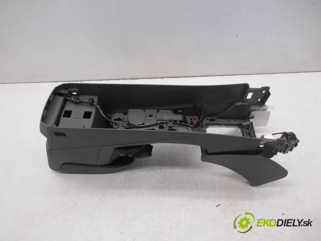 Ford Focus II LIFT  2009 115 kW HATCHBACK 5D 1.8TDCI 115KM 07-11 1800 Tunel středový loketní opěrka