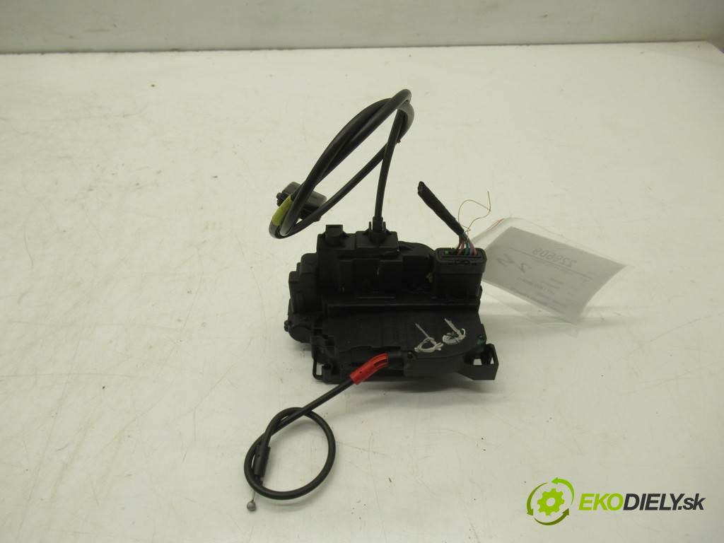 Renault Kangoo III  2017  LIFT 1.5DCI 90KM 13- 1500 zámok predný pravy 8200497604F