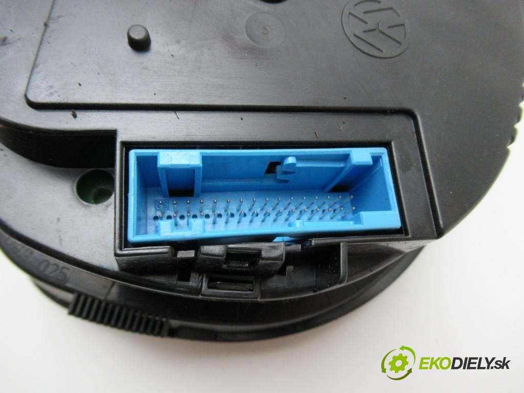 Volkswagen Golf IV  1999  HATCHBACK 5D 1.4B 75KM 97-03 1400 Prístrojovka 1J0920801 (Prístrojové dosky, displeje)