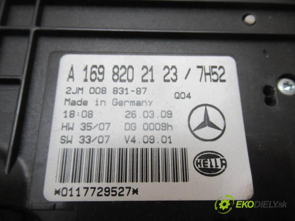 Mercedes-Benz B W245  2009  LIFT 2.0CDI 109KM 05-11 1991 světlo stropní A1698202123 (Osvětlení interiéru)