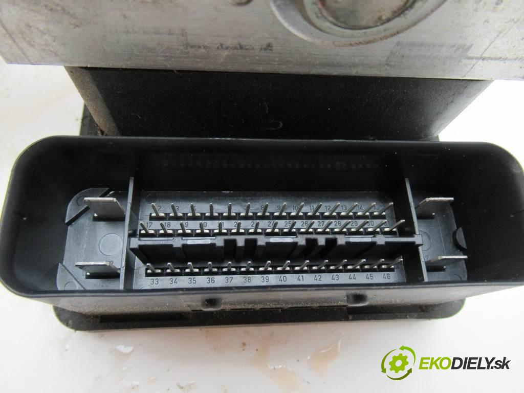 Ford Focus II  2005  KOMBI 5D 1.6TDCI 109KM 04-07 1600 pumpa ABS 8M51-2B373-AA (Pumpy brzdové)