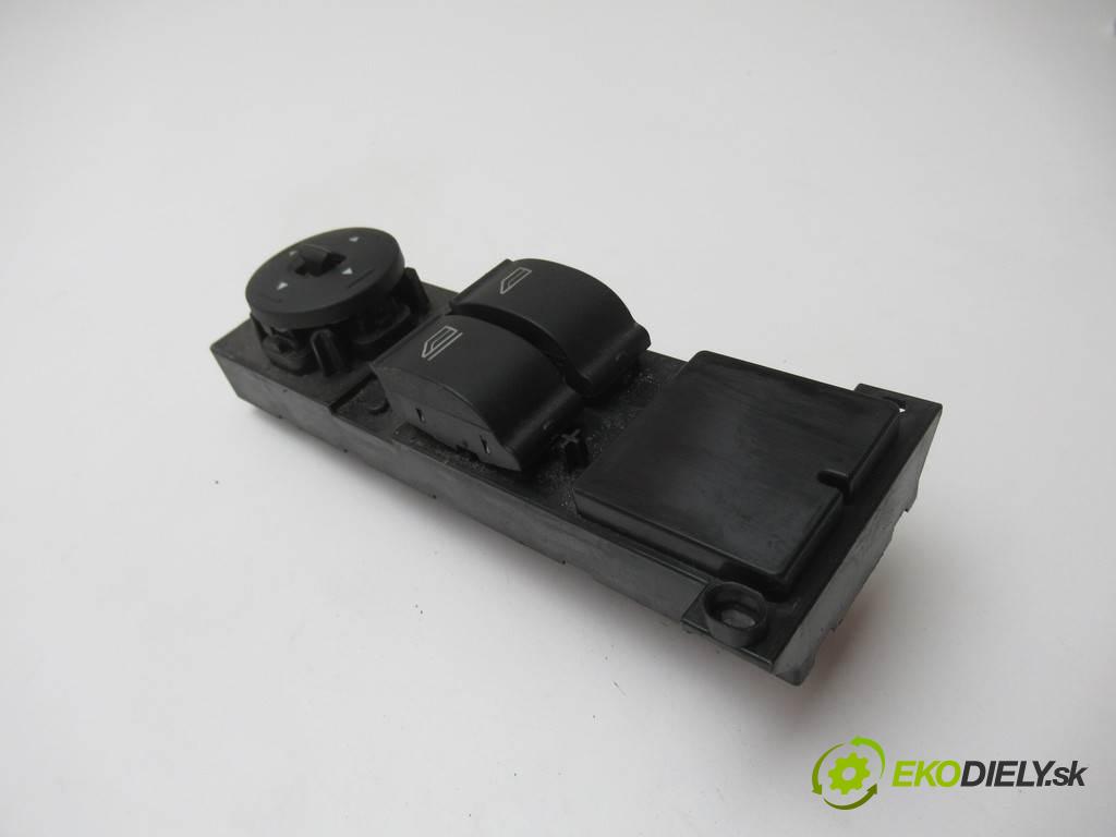 Ford Focus II  2005  KOMBI 5D 1.6TDCI 109KM 04-07 1600 Prepínač okien 3M5T14529CE (Prepínače, spínače, tlačidlá a ovládače kúrenia)