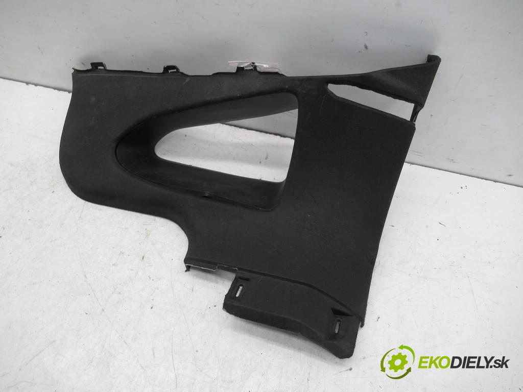 Chevrolet Corvette C7    .  tapacír čalúnenie kufra ľavá strana