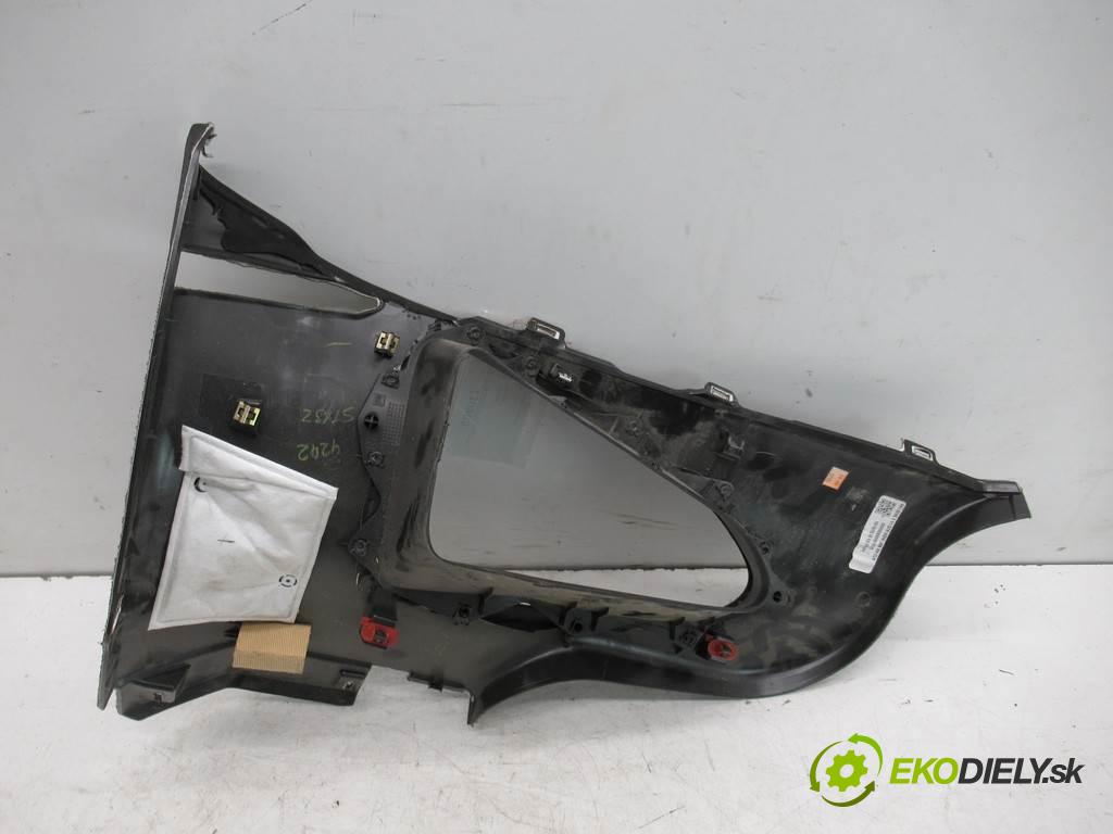 Chevrolet Corvette C7    .  tapacír čalúnenie kufra ľavá strana