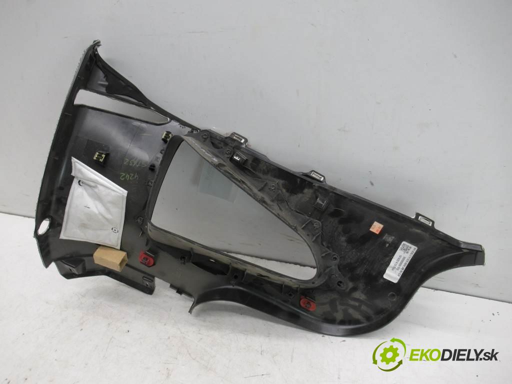 Chevrolet Corvette C7    .  tapacír čalúnenie kufra ľavá strana