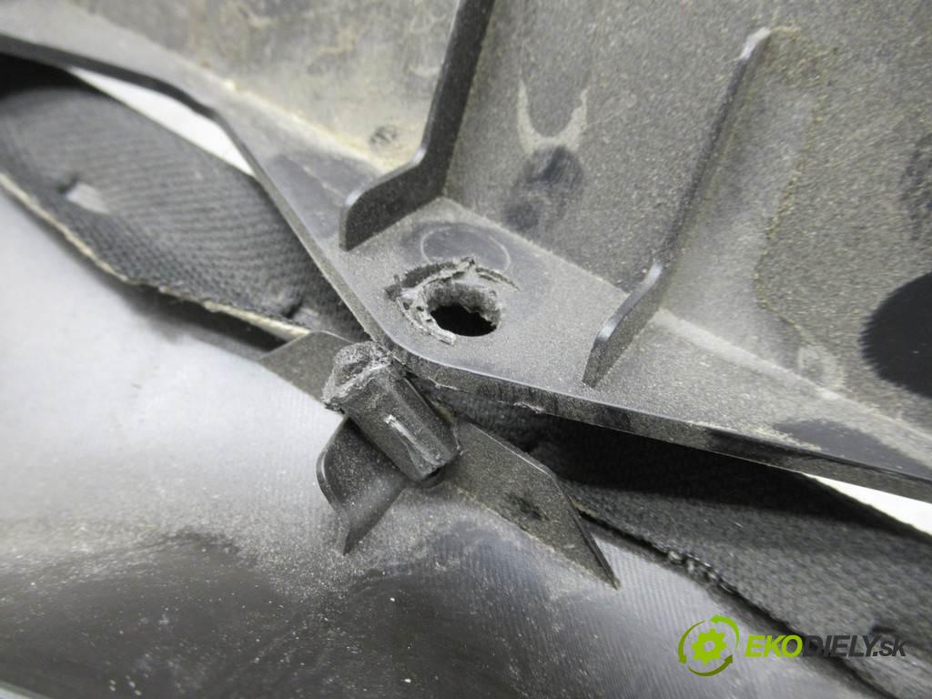 Chevrolet Corvette C7    .  tapacír čalúnenie kufra ľavá strana