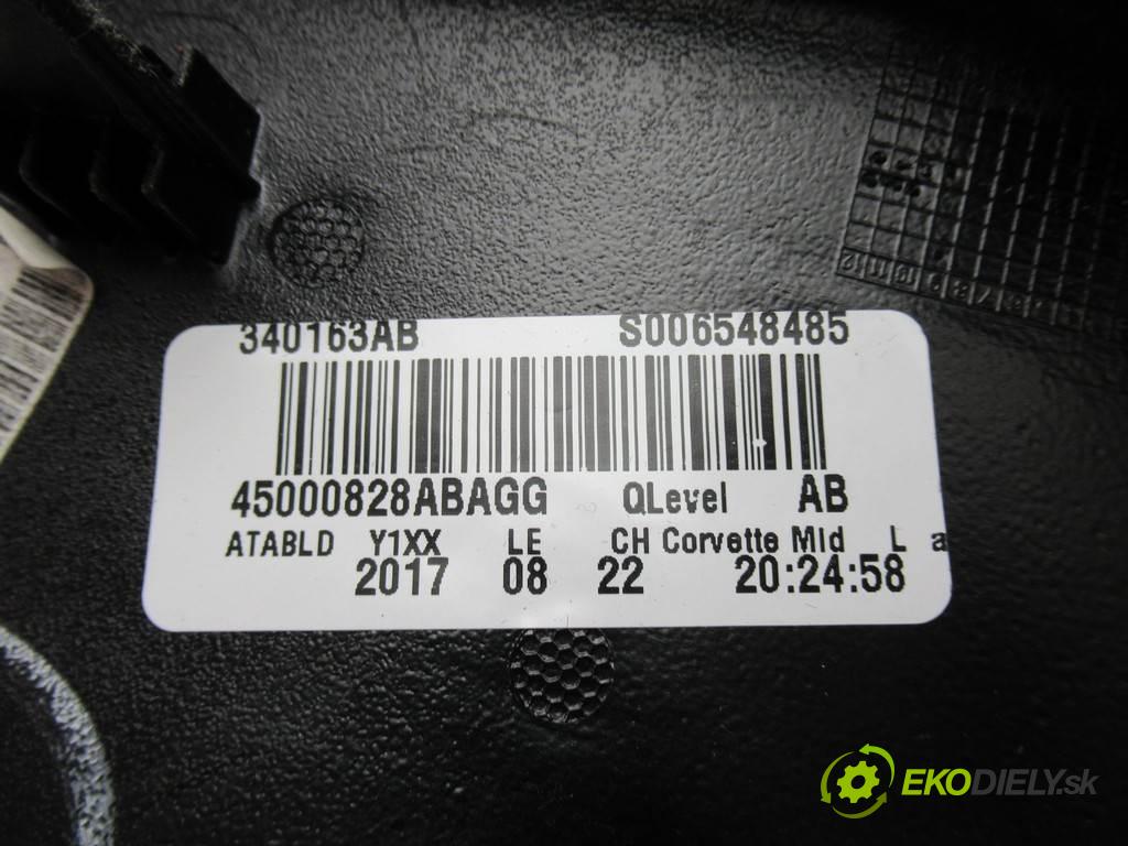 Chevrolet Corvette C7    .  Násada interiéru pravá