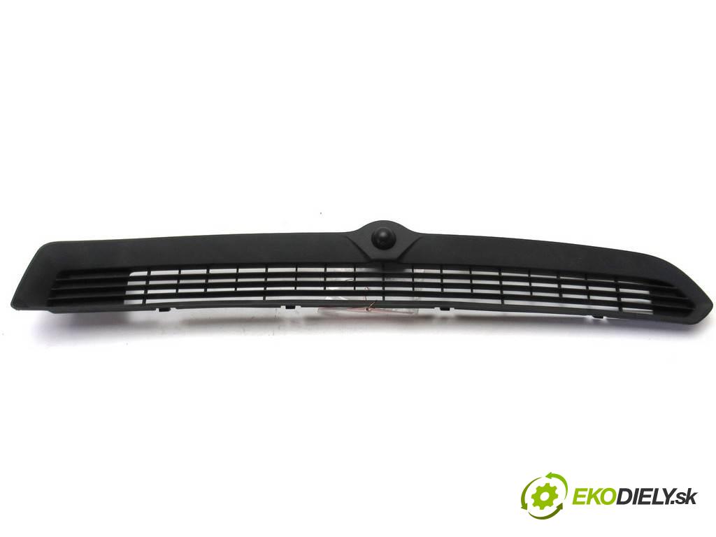 Chevrolet Corvette C7    .  Lišta interiéru