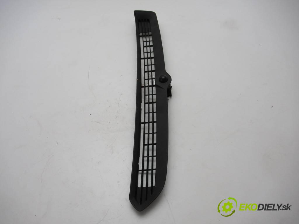 Chevrolet Corvette C7    .  Lišta interiéru