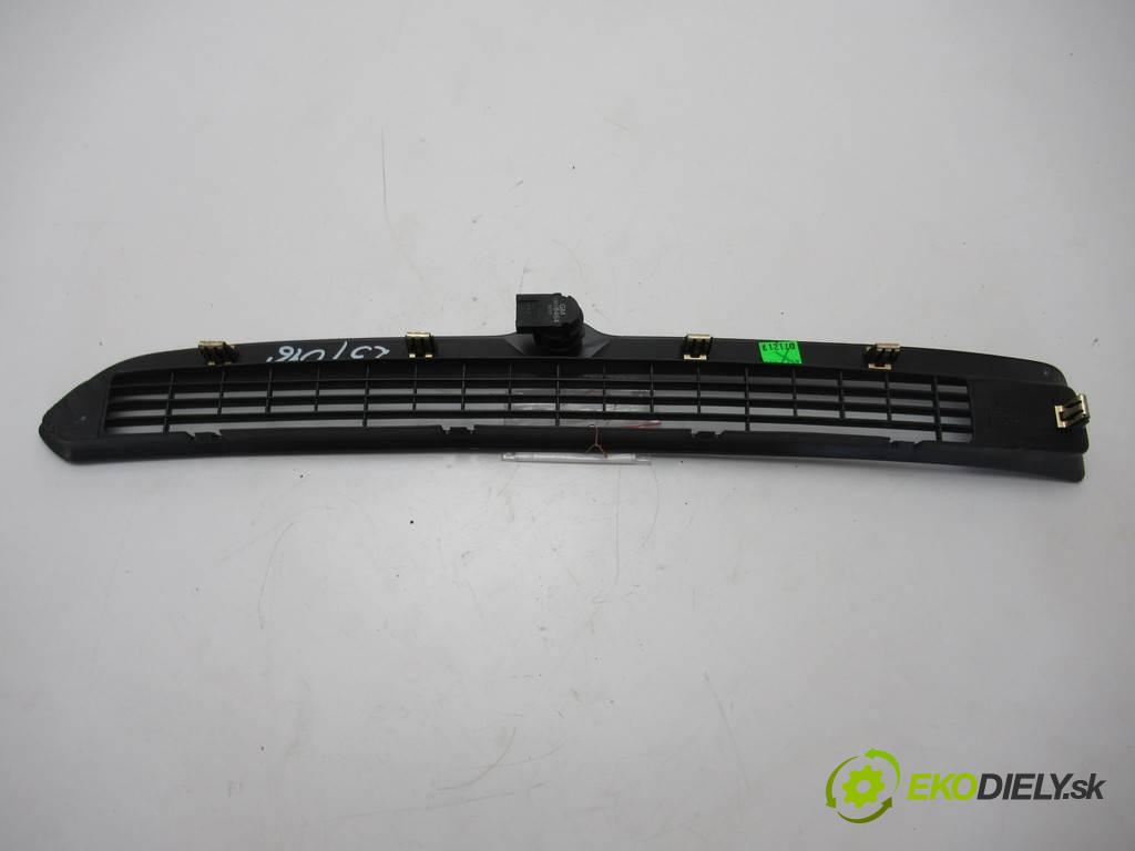 Chevrolet Corvette C7    .  Lišta interiéru