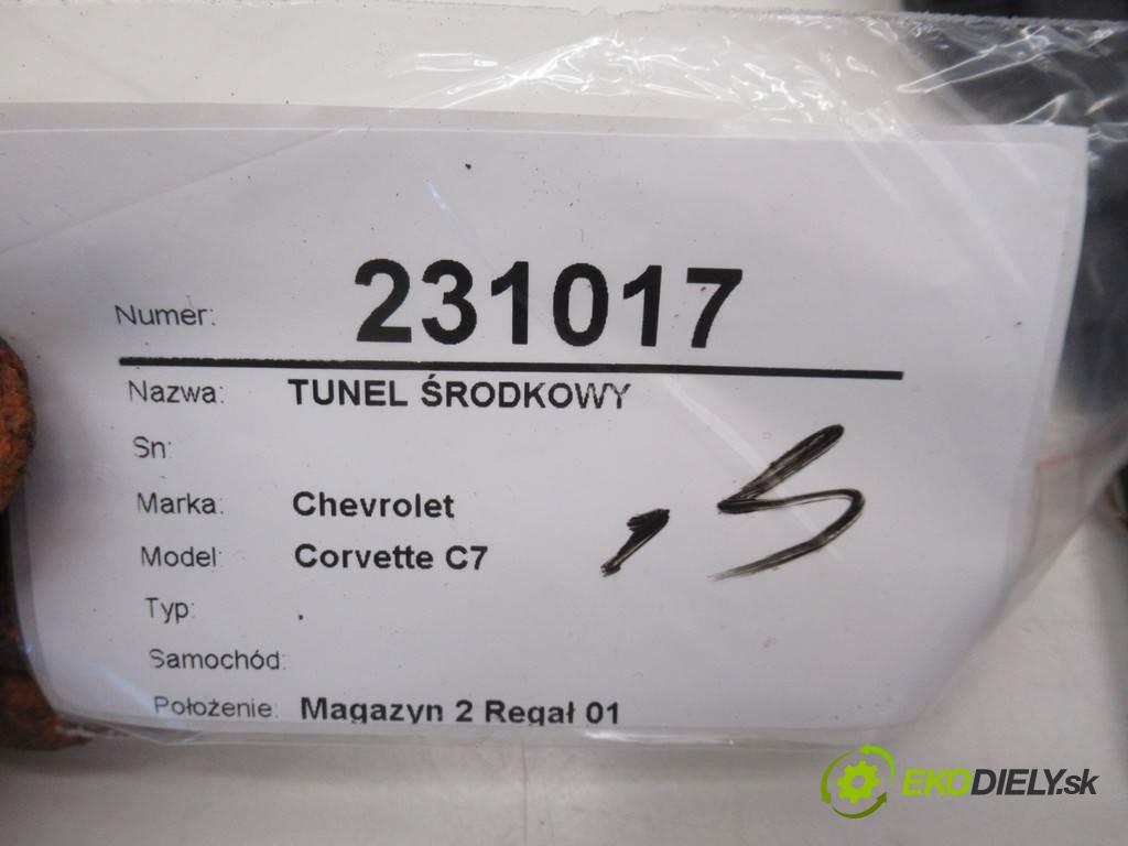 Chevrolet Corvette C7    .  Tunel stredový  (Stredový tunel / panel)