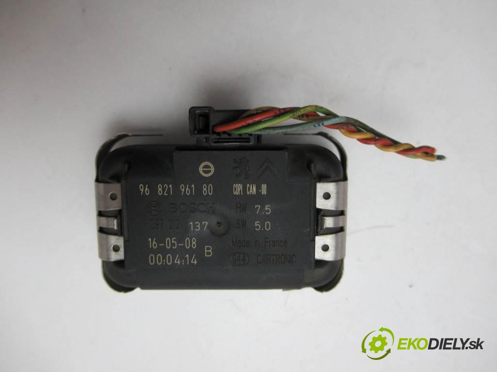 Fiat Scudo II    2.0HDI 120KM 06-16  Snímač dažďa 9682196180 (Snímače dažďa)