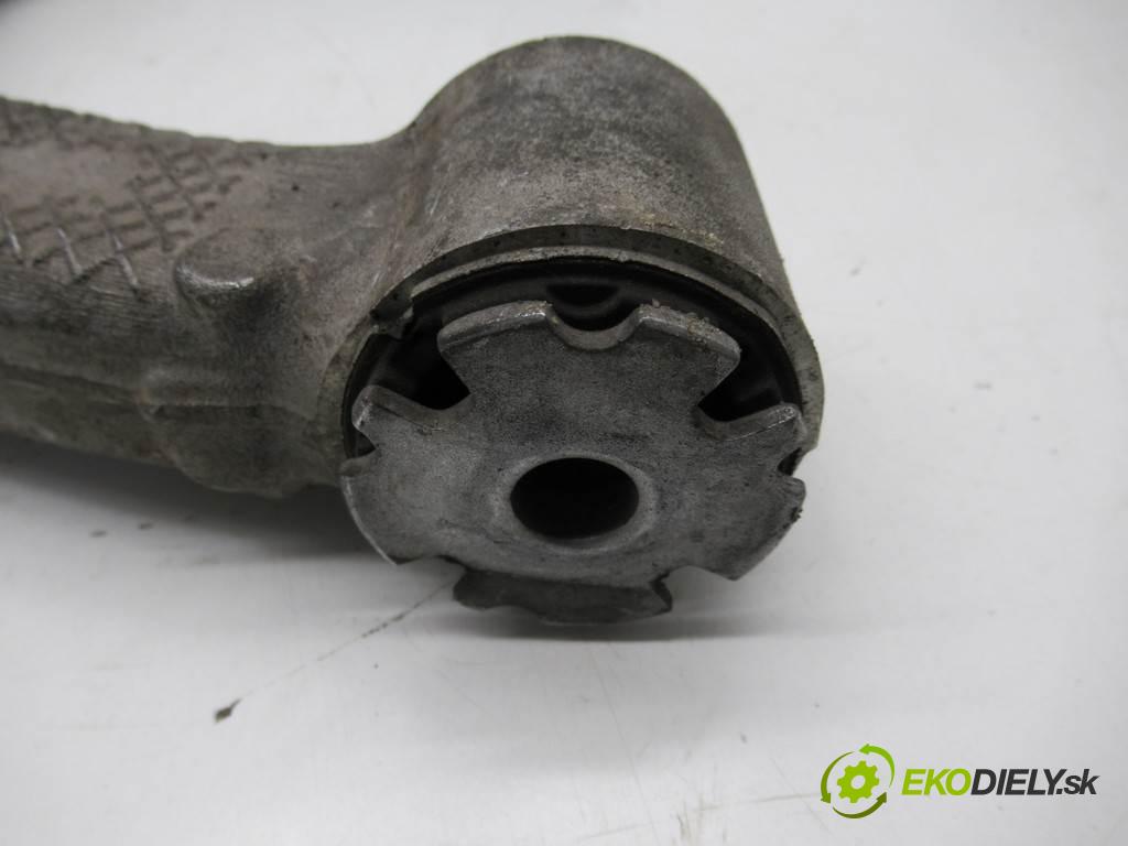 Chevrolet Corvette C7    .  Rameno zad pravy  (Ostatné)