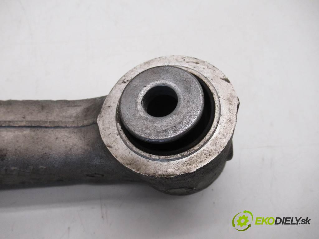 Chevrolet Corvette C7    .  Rameno zad pravy  (Ostatné)