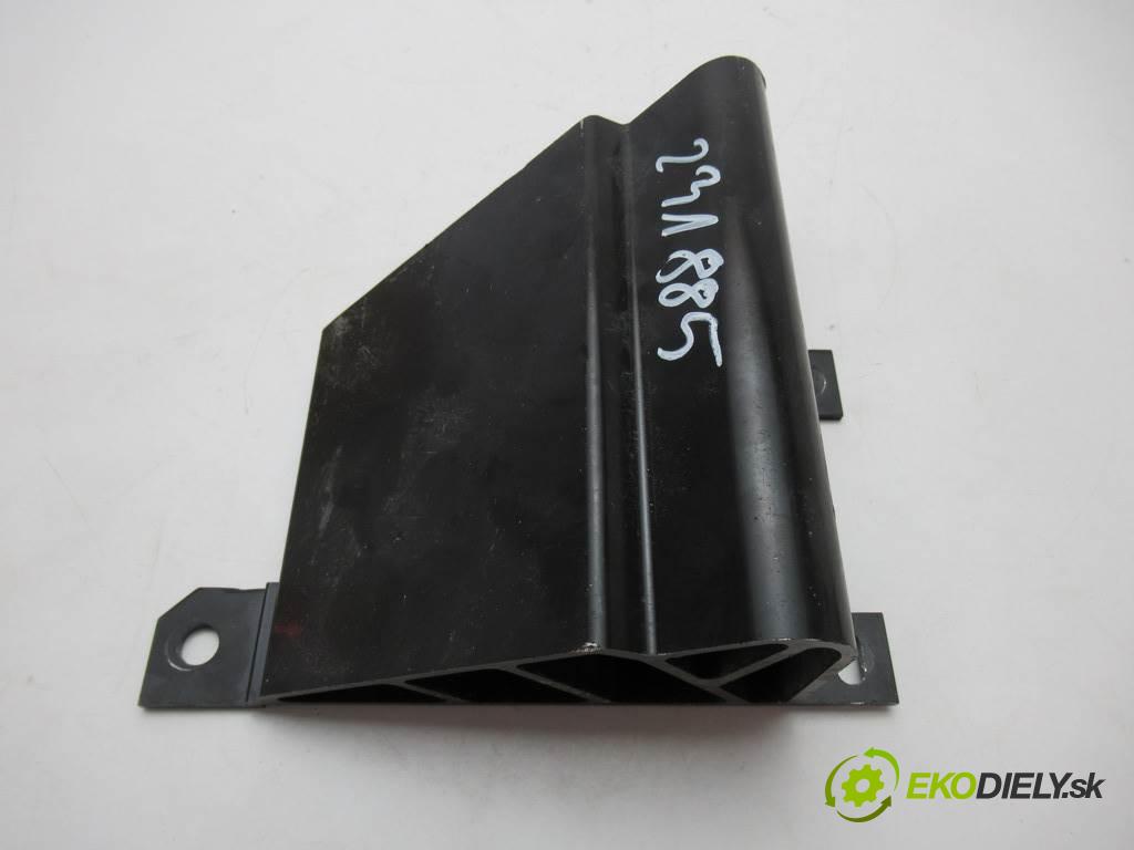 Chevrolet Corvette C7    .  držiak rám zad ľavy