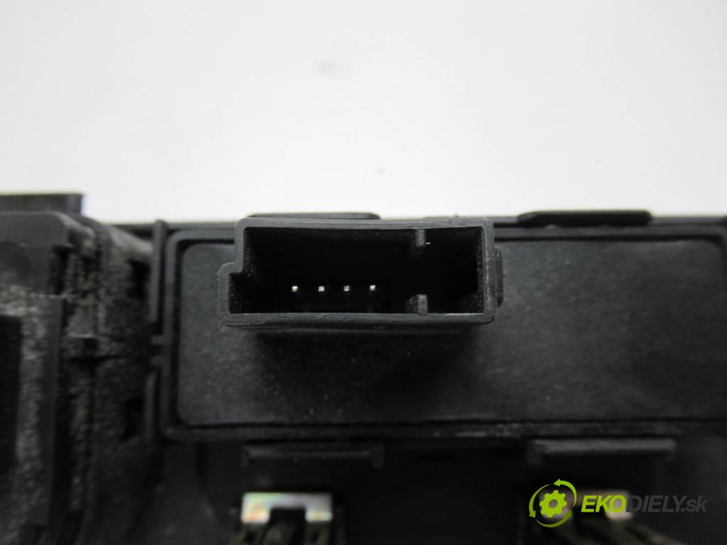 Chevrolet Corvette C7    .  Panel ovládania spätných zrkadiel 83482