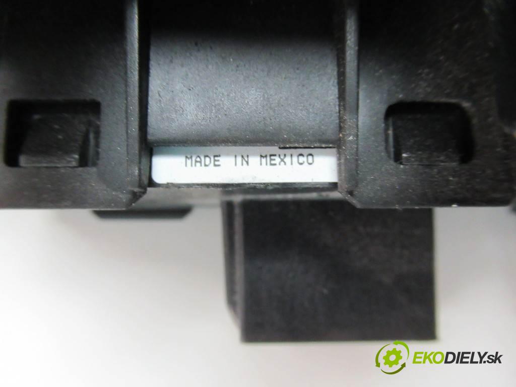 Chevrolet Corvette C7    .  Panel ovládania spätných zrkadiel 83482