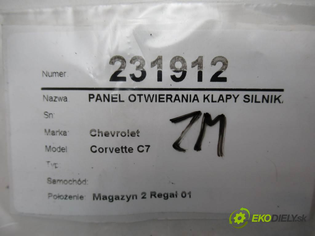 Chevrolet Corvette C7    .  Kľučka otvárania Kryt Motor