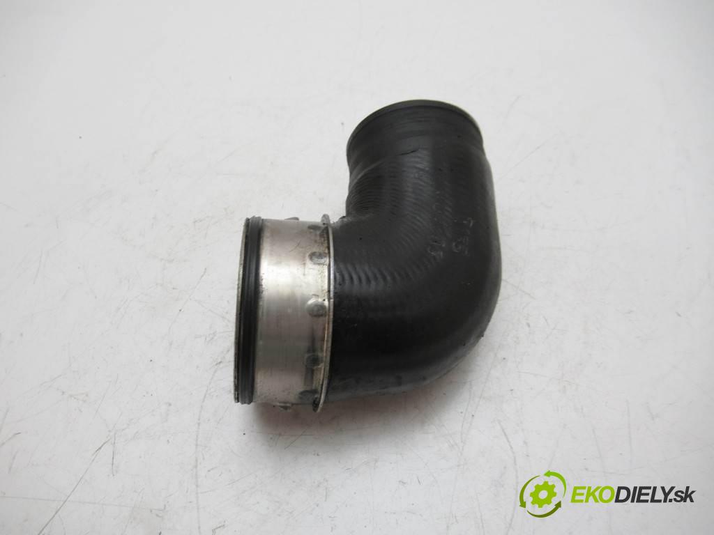 Volkswagen Passat B5 FL    KOMBI 5D 1.9TDI 130KM 00-05  Rúra hadice turba  (Hadice intercoolera)