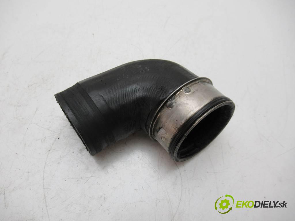 Volkswagen Passat B5 FL    KOMBI 5D 1.9TDI 130KM 00-05  Rúra hadice turba  (Hadice intercoolera)