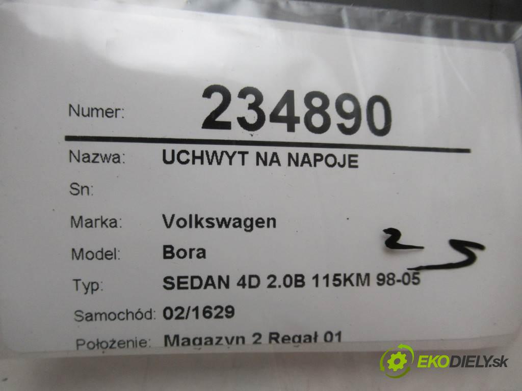 Volkswagen Bora  1999 85 kW SEDAN 4D 2.0B 115KM 98-05 2000 Držiak na nápoje 1J0858601 (Úchyty, držiaky na nápoje)