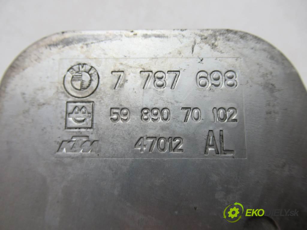 BMW E90  2005  KOMBI 5D 2.0D 163KM 04-08 2000 Chladič oleja 7787698 (Chladiče oleja)