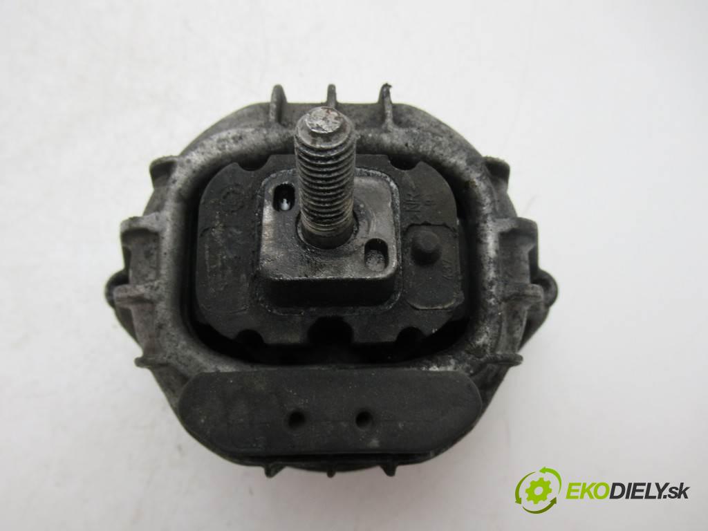 BMW E90  2005  KOMBI 5D 2.0D 163KM 04-08 2000 AirBag Motor 13981112 (Držiaky motora)