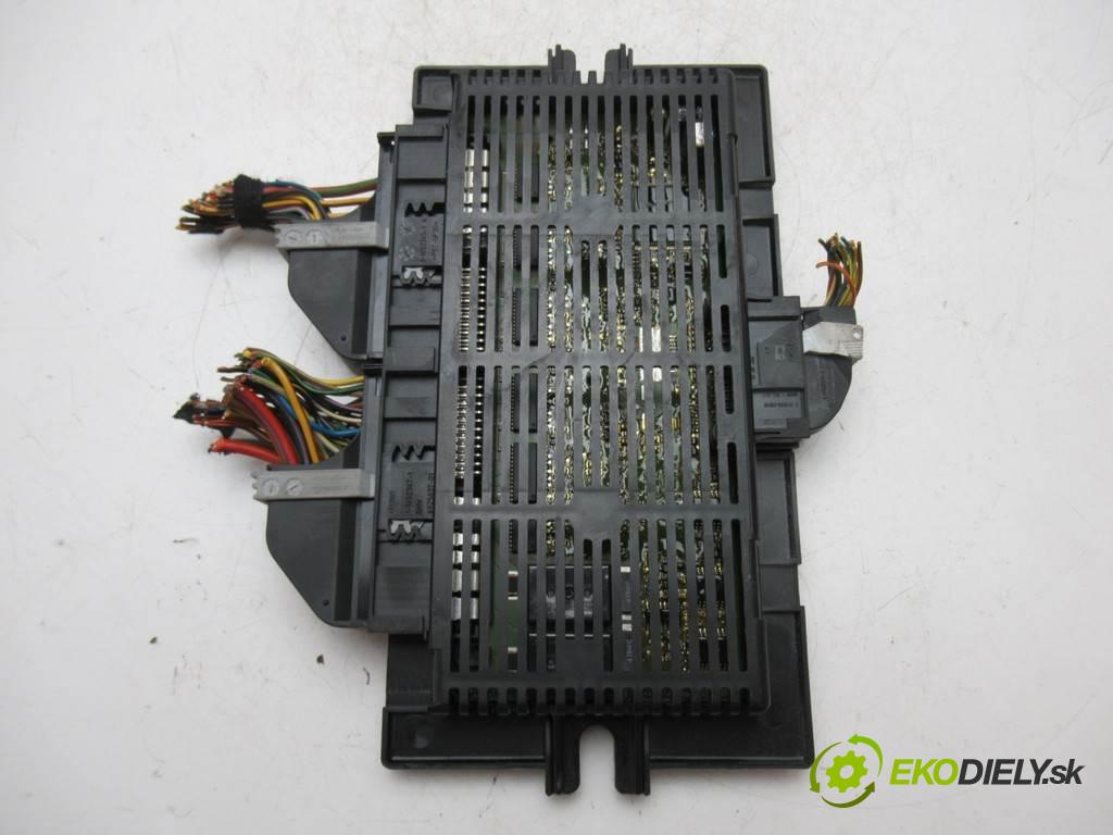 BMW E90    KOMBI 5D 2.0D 163KM 04-08  modul světel 6988000 (Ostatní)