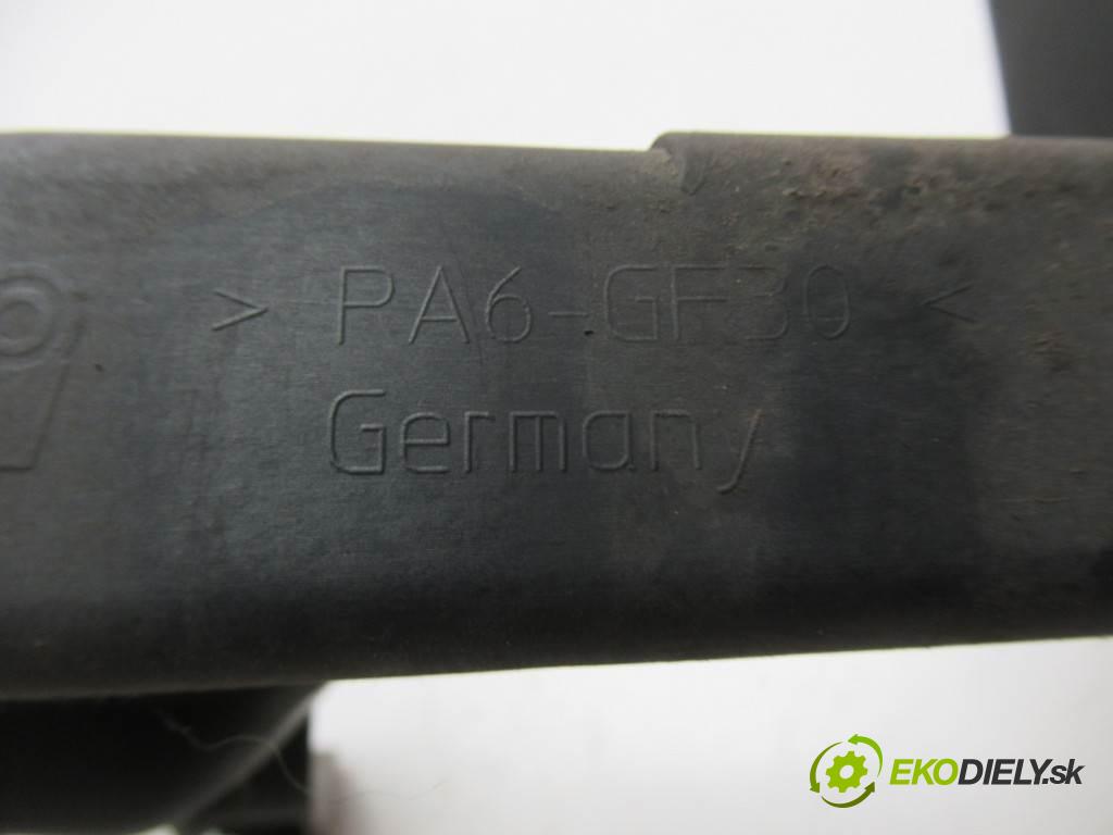 BMW E90    KOMBI 5D 2.0D 163KM 04-08  úchyt pravý světla 7116708