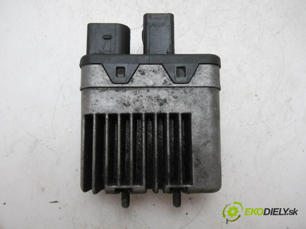 Volkswagen Transporter V T5    MULTIVAN 2.5TDI 130KM 03-09  Modul Riadiaca jednotka ventilátora  (Ostatné)
