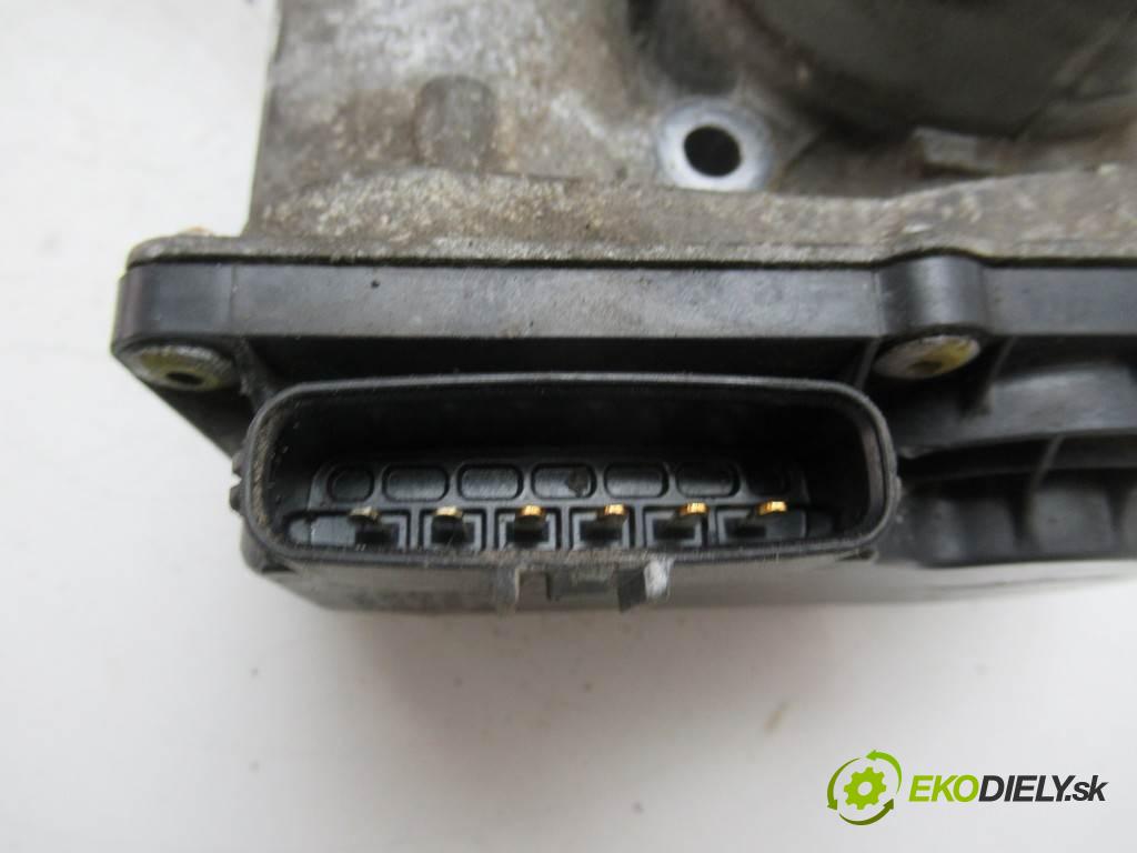 Toyota Avensis II T25  2007 95 kW KOMBI 5D 1.8V 129KM 03-09 1800 škrtíci klapka 22030-0D011 (Škrticí klapky)