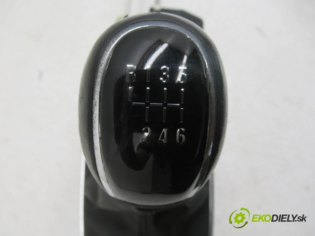 Opel Insignia  2009 96 kW HATCHBACK 5D 2.0CDTI 160KM 08-13 2000 Kulisa - - 55563840 (Rýchlostné páky / kulisy)